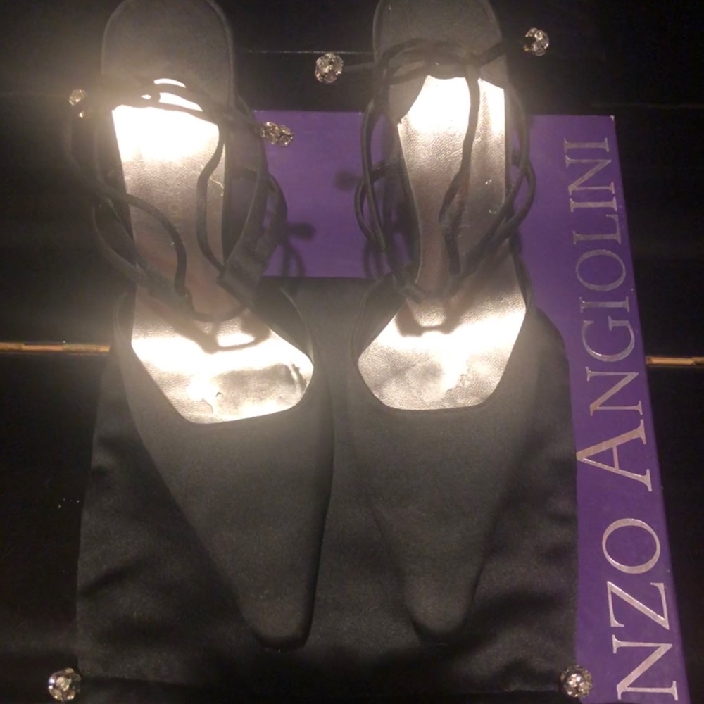 Enzo Angiolini Eaasiel Black Satin Shoes Size 6